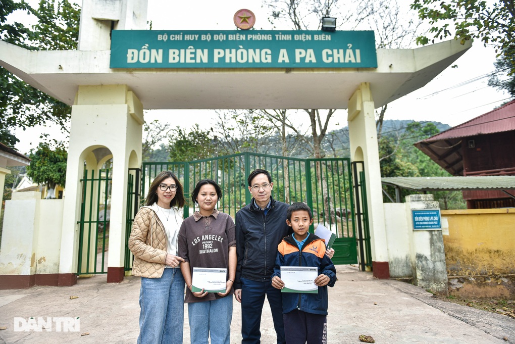 Bạn đọc Dân trí mang niềm vui có giường riêng đến học sinh bản nghèo - 11 Bạn đọc Dân trí mang niềm vui có giường riêng đến học sinh bản nghèo - 11