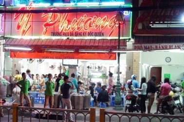 Hỗn chiến tại quán chè đêm 29 Tết