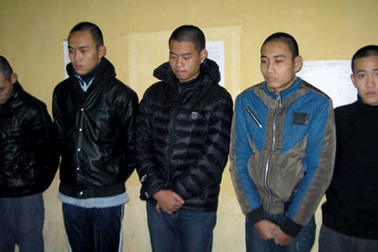 Dùng dao "xử" mâu thuẫn trong việc “điều gái” cho quán karaoke