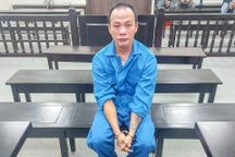 Người đàn ông bật khóc tại tòa ân hận vì đã chém vợ