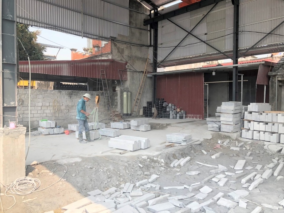 Nghề đẽo đá ra tiền: Chỗ ngồi chơi xơi nước nơi làm không hết việc - 2 Nghề đẽo đá ra tiền: Chỗ ngồi chơi xơi nước nơi làm không hết việc - 2