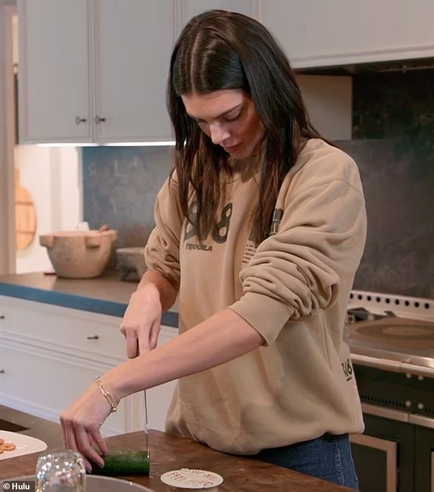 Kendall Jenner - Xinh đẹp, danh tiếng, giàu có nhưng vụng về không ai sánh bằng - 1
