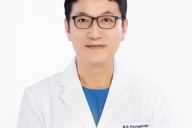 Bác sĩ Min Kyung Sik - chuyên gia hàng đầu về da của Aqua Clinic