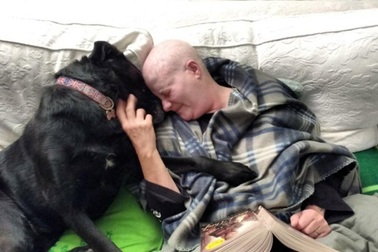 Chú chó có "giác quan thứ sáu" tìm cách cảnh báo chủ nhân về bệnh ung thư