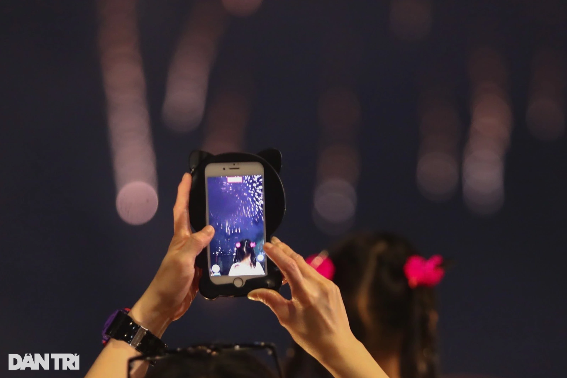 Mãn nhãn với màn pháo hoa chào mừng ngày Chiến thắng tại TPHCM - 5 Mãn nhãn với màn pháo hoa chào mừng ngày Chiến thắng tại TPHCM - 5