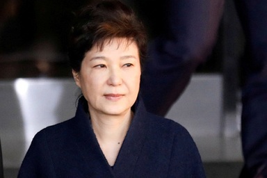 Bác sĩ phẫu thuật thẩm mỹ “chui” cho cựu Tổng thống Hàn Quốc bị kết án tù