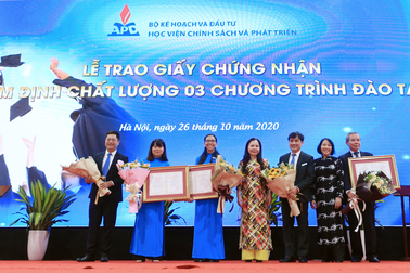 HV Chính sách và Phát triển có 3 chương trình được chứng nhận kiểm định