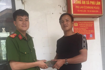 Nhận hơn 190 triệu đồng từ tài khoản lạ, nam thanh niên trình báo công an