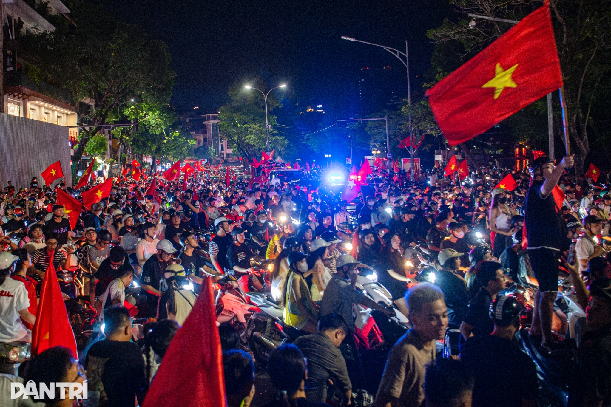 Biển người đỏ rực, Hà Nội không ngủ ăn mừng U23 vô địch Đông Nam Á - 2
