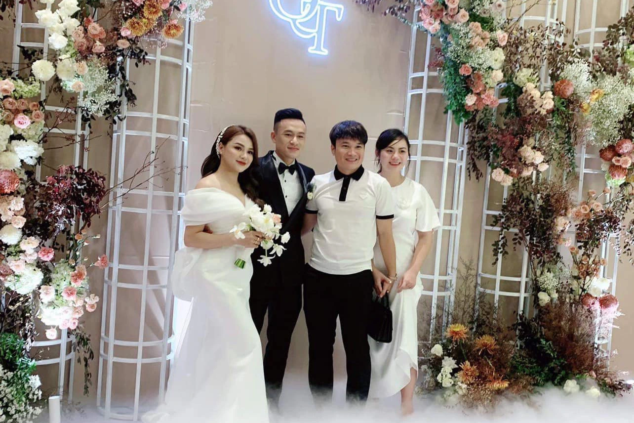 Vợ chồng Công Phượng, Bùi Tiến Dũng và dàn cầu thủ dự đám cưới Võ Huy Toàn - 7