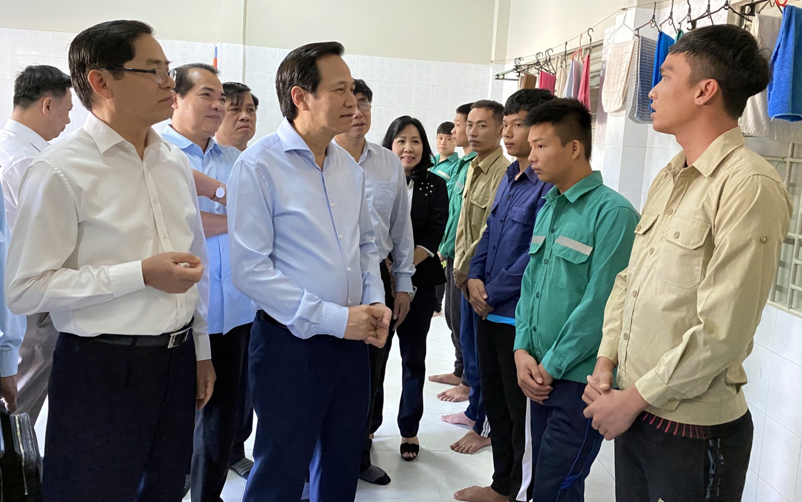 Bộ trưởng Đào Ngọc Dung: “Cải cách chính sách tiền lương cần hợp lòng dân” - 5 Bộ trưởng Đào Ngọc Dung: “Cải cách chính sách tiền lương cần hợp lòng dân” - 5