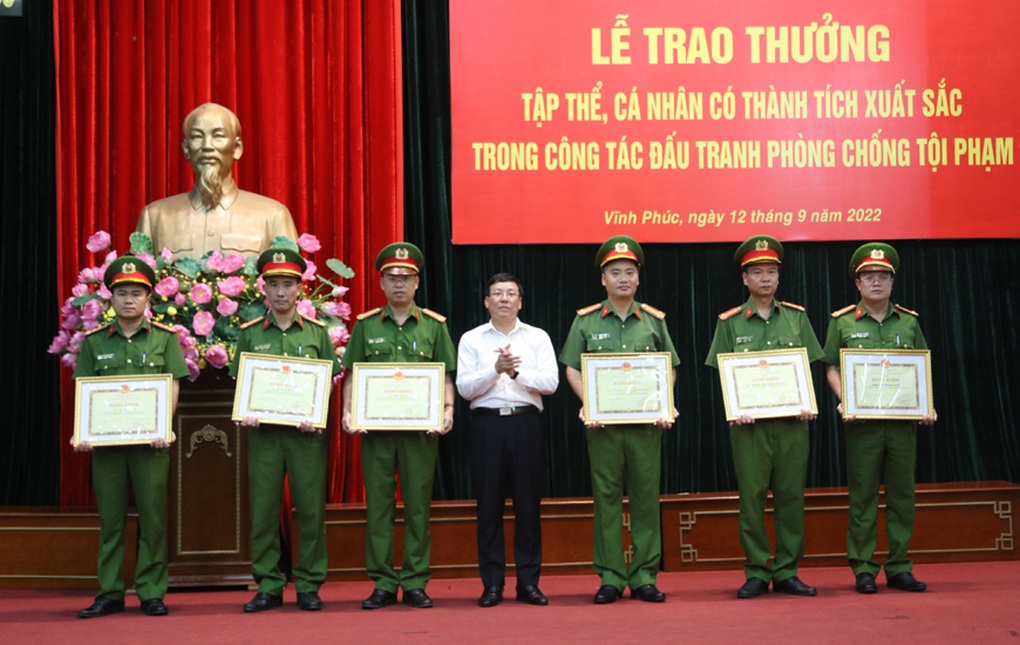 Khen thưởng tập thể, cá nhân phá án nhanh vụ thi thể thiếu nữ phân hủy - 2