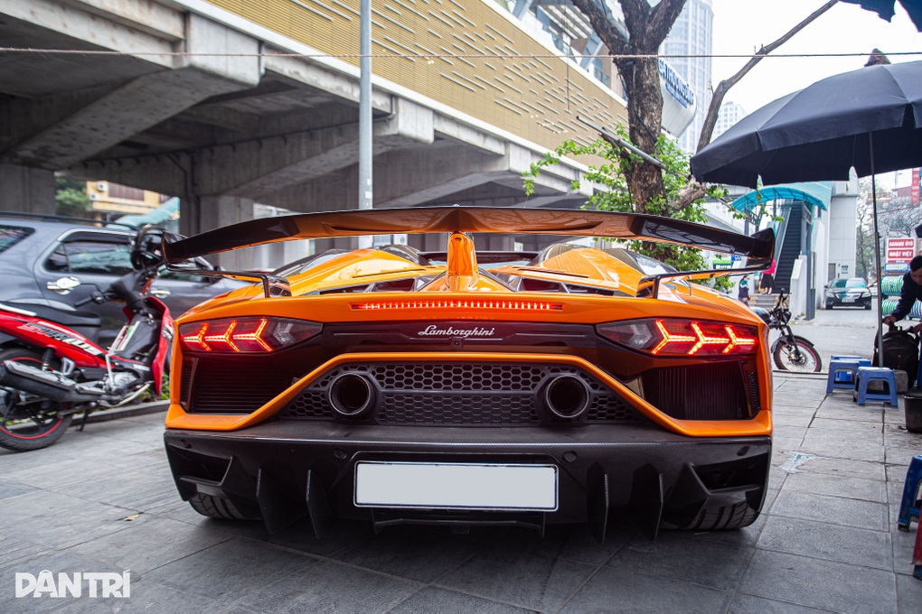 Mua lại siêu xe Lamborghini, đại gia Hà Nội lỗ hơn 5 tỷ đồng sau 5.000km - 3 Mua lại siêu xe Lamborghini, đại gia Hà Nội lỗ hơn 5 tỷ đồng sau 5.000km - 3