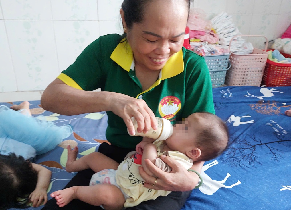 Bố trí 20 cán bộ chăm sóc các trẻ bị bạo hành tại Mái ấm Hoa Hồng - 2 Bố trí 20 cán bộ chăm sóc các trẻ bị bạo hành tại Mái ấm Hoa Hồng - 2