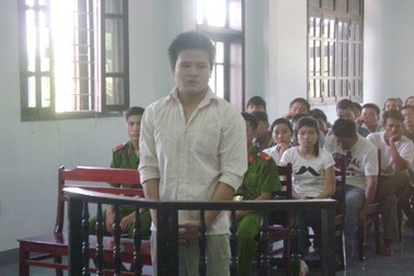 “Xin đểu” nhà xe không được bèn chém người 