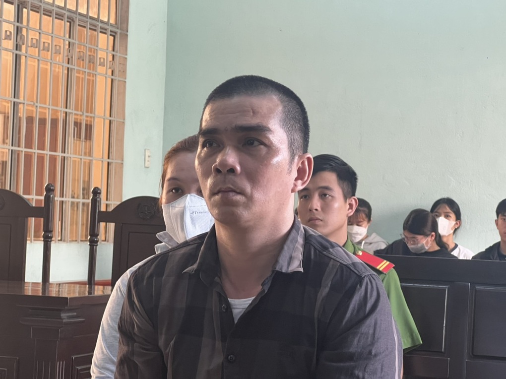 Mẹ ruột và nhân tình hành hạ bé 3 tuổi ở TPHCM lĩnh án - 1 Mẹ ruột và nhân tình hành hạ bé 3 tuổi ở TPHCM lĩnh án - 1