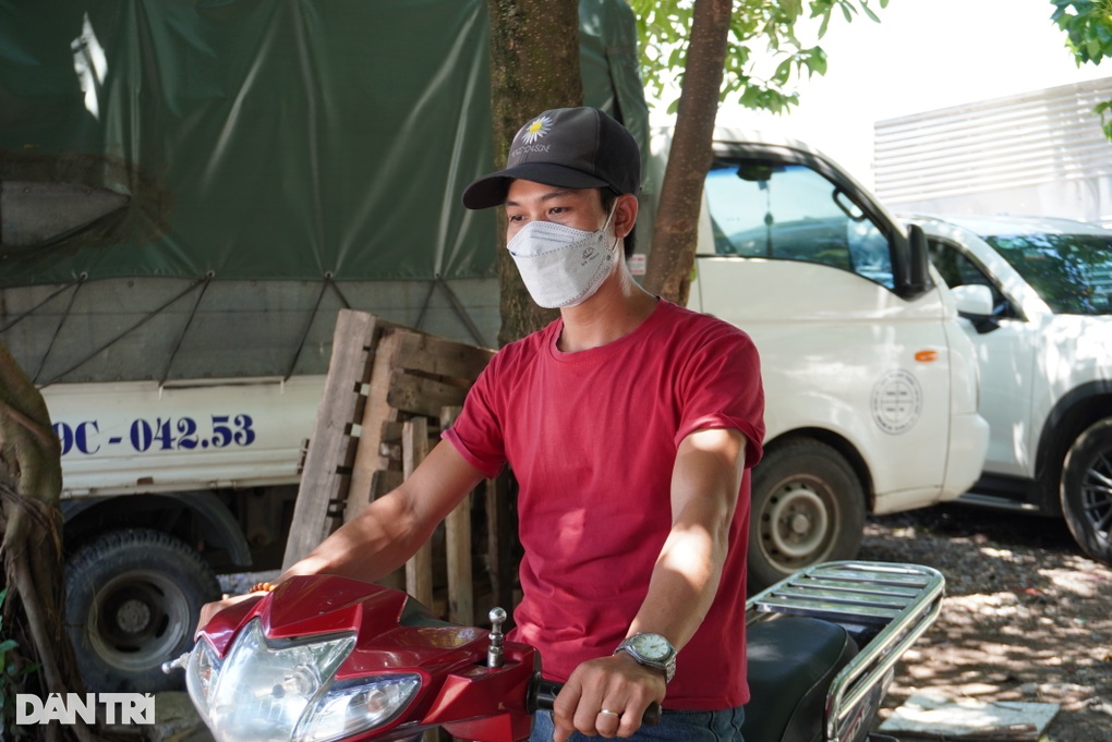 Bị nợ lương 9 tháng, công nhân phải đi quét chợ, rửa bát mưu sinh - 3 Bị nợ lương 9 tháng, công nhân phải đi quét chợ, rửa bát mưu sinh - 3