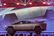 Xe bán tải của Tesla vẫn hút khách bất chấp màn ra mắt trình diễn "toang" cửa kính