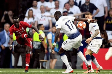 Trọng tài đúng hay sai khi thổi penalty cho Liverpool?