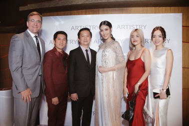 Beauty Blogger Gấu  Zoan, Emmi Hoàng bật mí bí quyết để có được làn da không tuổi