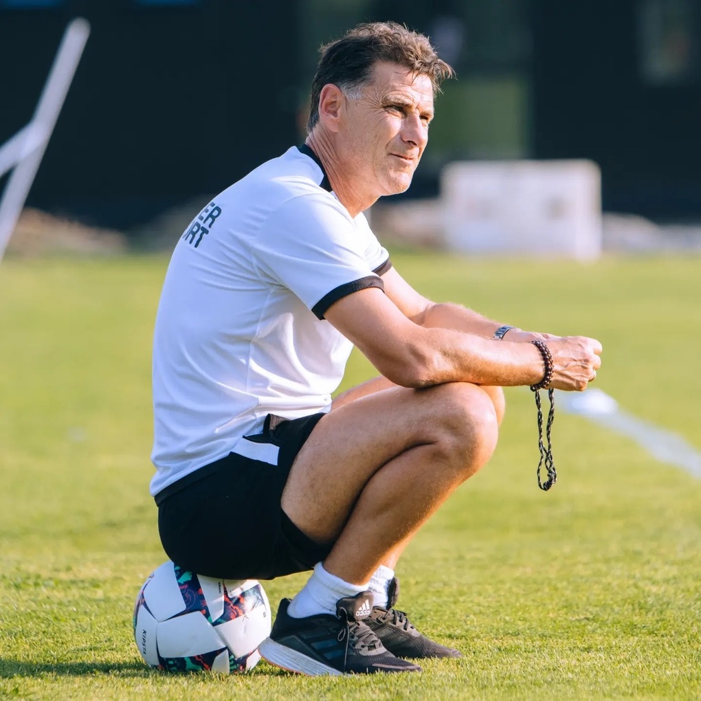 HLV Pau FC muốn bổ sung thêm hai ngôi sao tấn công - 1 HLV Pau FC muốn bổ sung thêm hai ngôi sao tấn công - 1