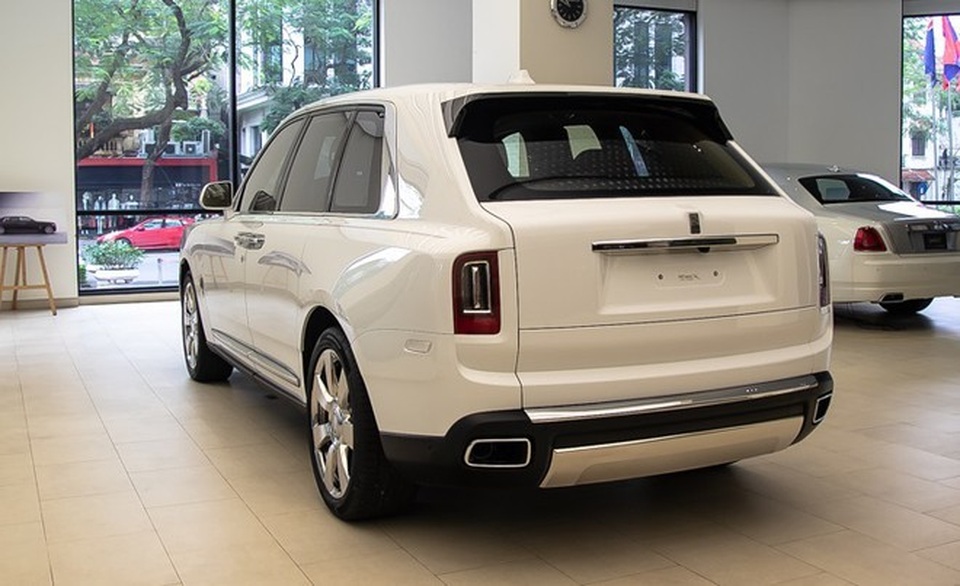 Giá 2 triệu đô, đại gia Việt đua nhau sắm Rolls-Royce Cullinan - 8 Giá 2 triệu đô, đại gia Việt đua nhau sắm Rolls-Royce Cullinan - 8