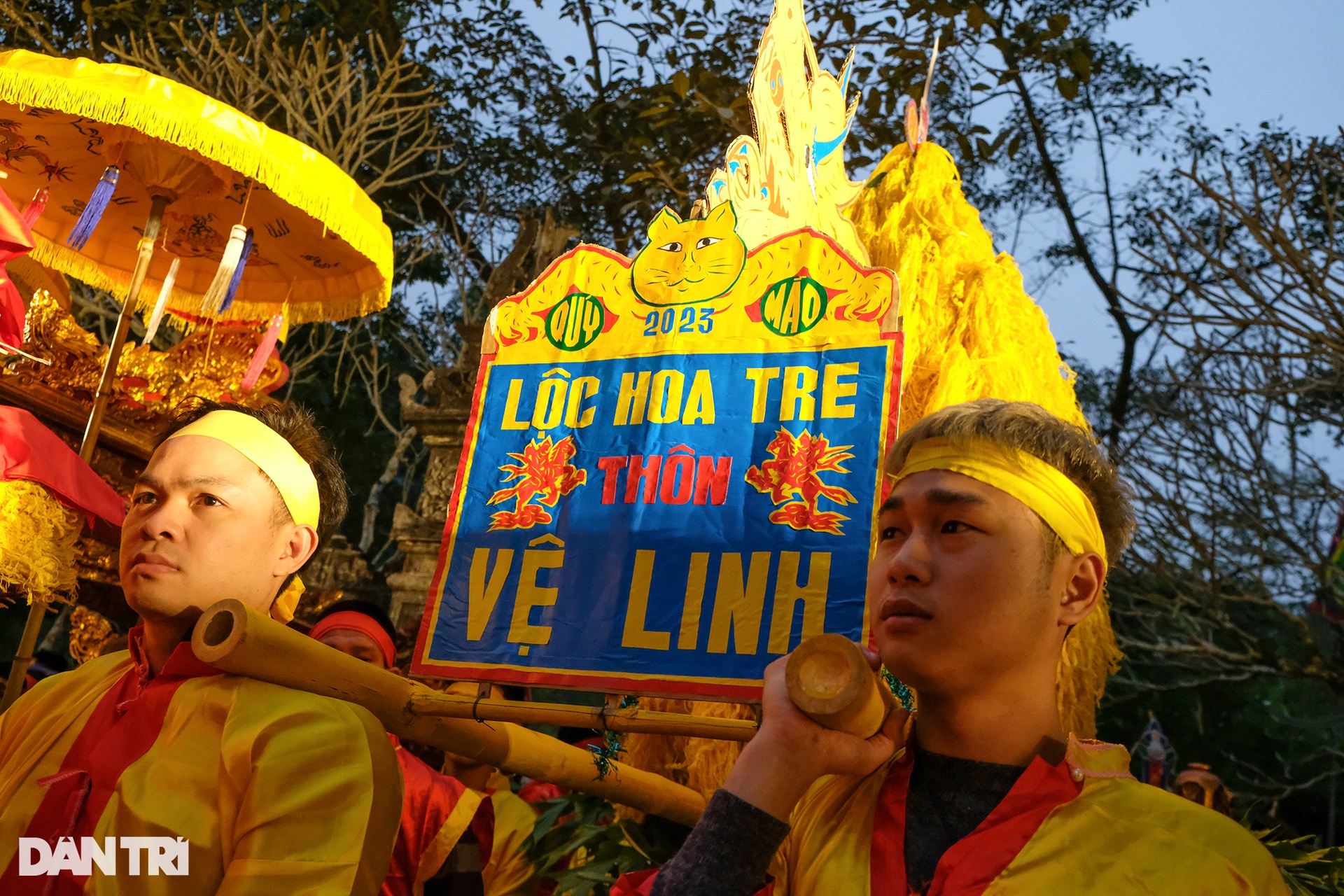 Bé gái 11 tuổi vào vai Nữ tướng tại hội Gióng ở Hà Nội - 2 Bé gái 11 tuổi vào vai Nữ tướng tại hội Gióng ở Hà Nội - 2