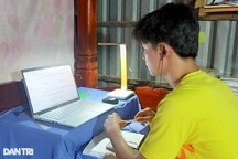 Học sinh Cà Mau học trực tuyến, thu 70% học phí