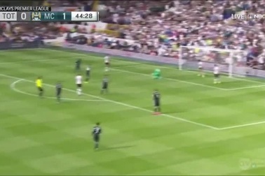 Trọng tài bỏ qua lỗi việt vị rõ ràng của Walker