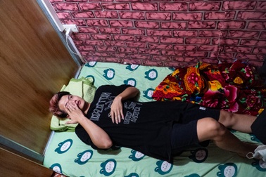 Cuộc sống bên trong những căn phòng trọ hộp diêm chỉ  3m2 ở Hà Nội