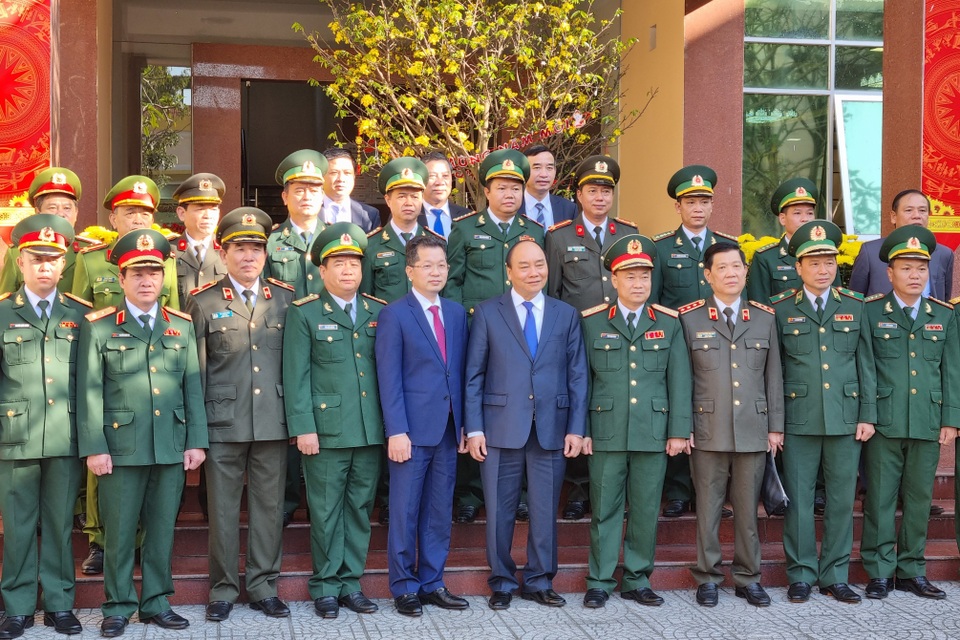Thủ tướng Nguyễn Xuân Phúc chúc Tết quân, dân Đà Nẵng - 2 Thủ tướng Nguyễn Xuân Phúc chúc Tết quân, dân Đà Nẵng - 2
