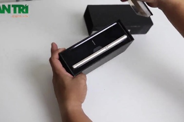 Đập hộp smartphone siêu mỏng Huawei P8