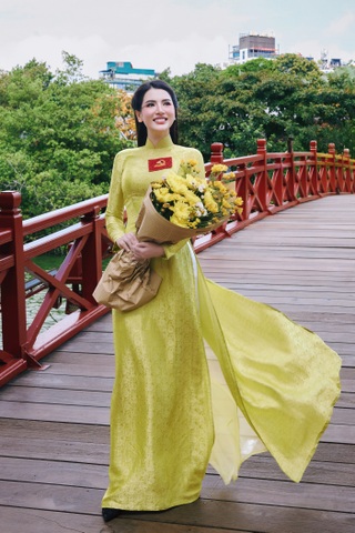 Thiếu tá vào vai "girl phố" náo loạn Hồ Gươm thướt tha trong tà áo dài - 6