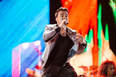 Luis Fonsi khiến khán giả Đà Nẵng cuồng nhiệt đến gần 3 giờ sáng