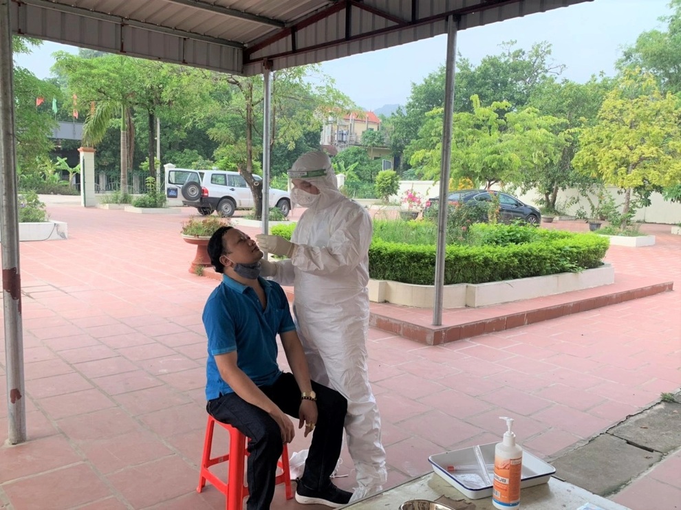 Quảng Ngãi, Ninh Bình: Nhiều người về từ phía Nam dương tính SARS-CoV-2 - 2 Quảng Ngãi, Ninh Bình: Nhiều người về từ phía Nam dương tính SARS-CoV-2 - 2