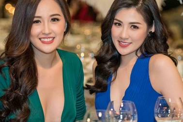 Tú Anh - Mai Phương Thúy mặc váy xẻ đùi táo bạo bất chấp thời tiết lạnh giá