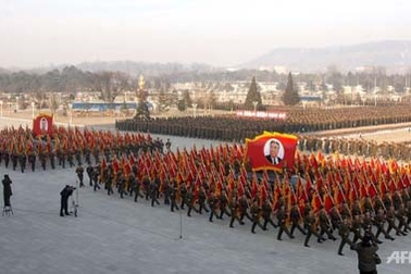 Binh sỹ Triều Tiên duyệt binh, thề quyết tử vì Kim Jong-un