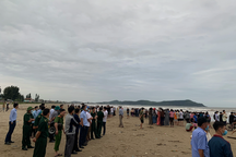 Trắng đêm tìm kiếm 2 anh em ruột mất tích khi tắm biển