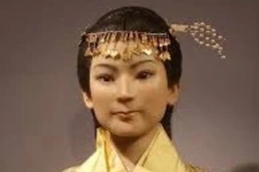 Khai quật chiếc áo lụa 2.200 năm tuổi mỏng như cánh ve trong lăng mộ cổ