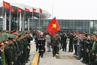 Đội cứu hộ 106 người gồm quân đội và công an Việt Nam đã đến Myanmar