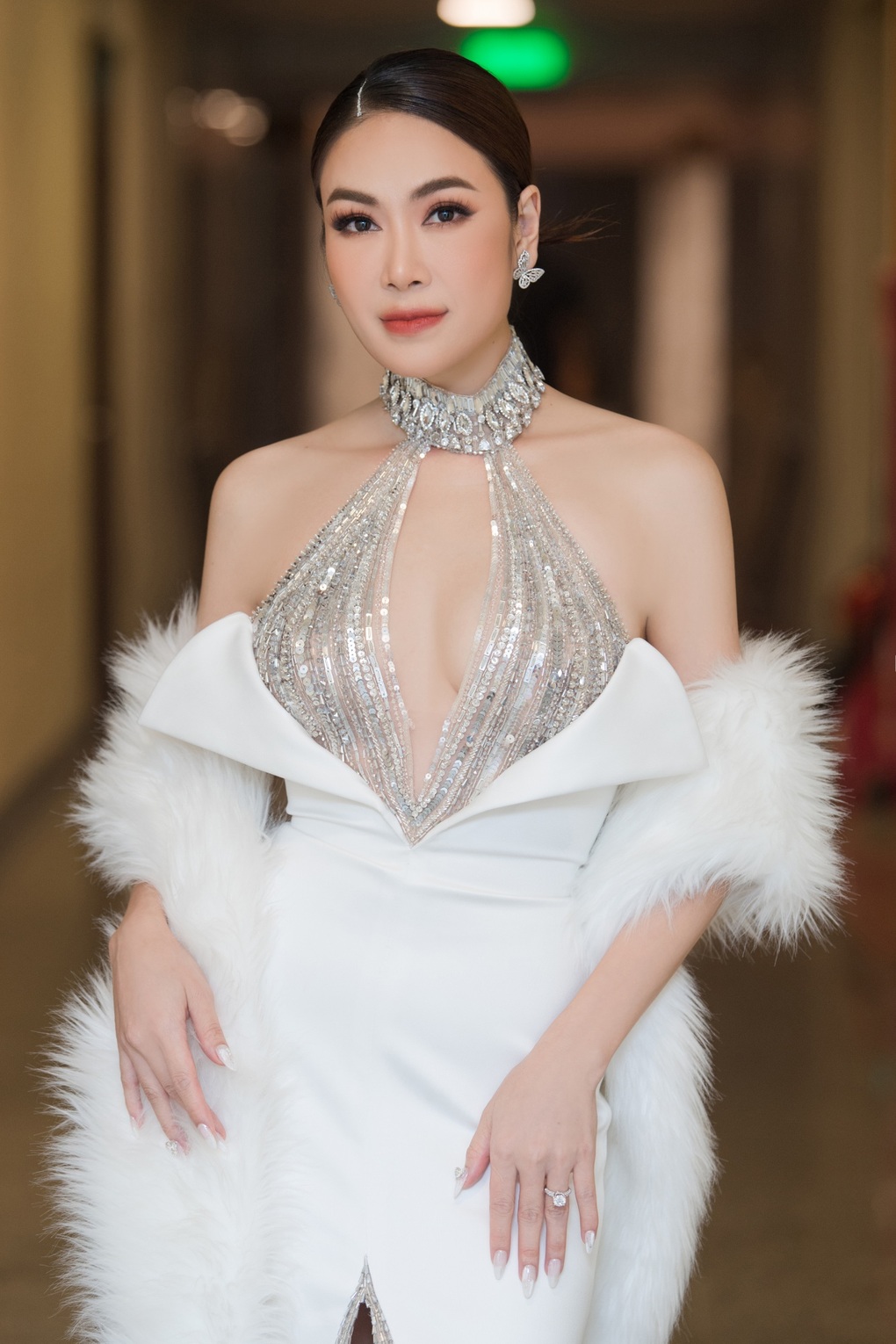 Tuyết Nga thể hiện giọng ca ngọt ngào trong đêm nhạc của cô giáo Anh Thơ - 4 Tuyết Nga thể hiện giọng ca ngọt ngào trong đêm nhạc của cô giáo Anh Thơ - 4