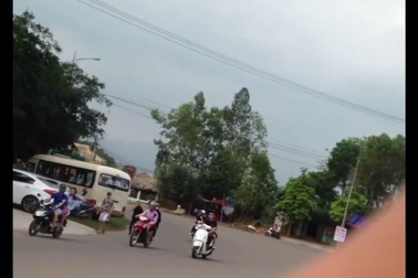 Không chấp hành hiệu lệnh, đâm cảnh sát giao thông