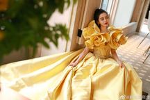 Angelababy hóa công chúa xinh đẹp, phớt lờ Huỳnh Hiểu Minh