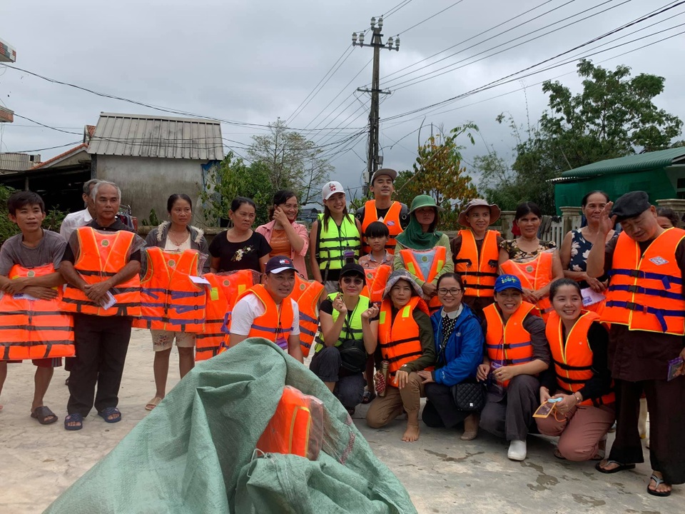 Rơi nước mắt với hình ảnh cảm động dịp 20/10 đặc biệt của sao Việt - 5 Rơi nước mắt với hình ảnh cảm động dịp 20/10 đặc biệt của sao Việt - 5