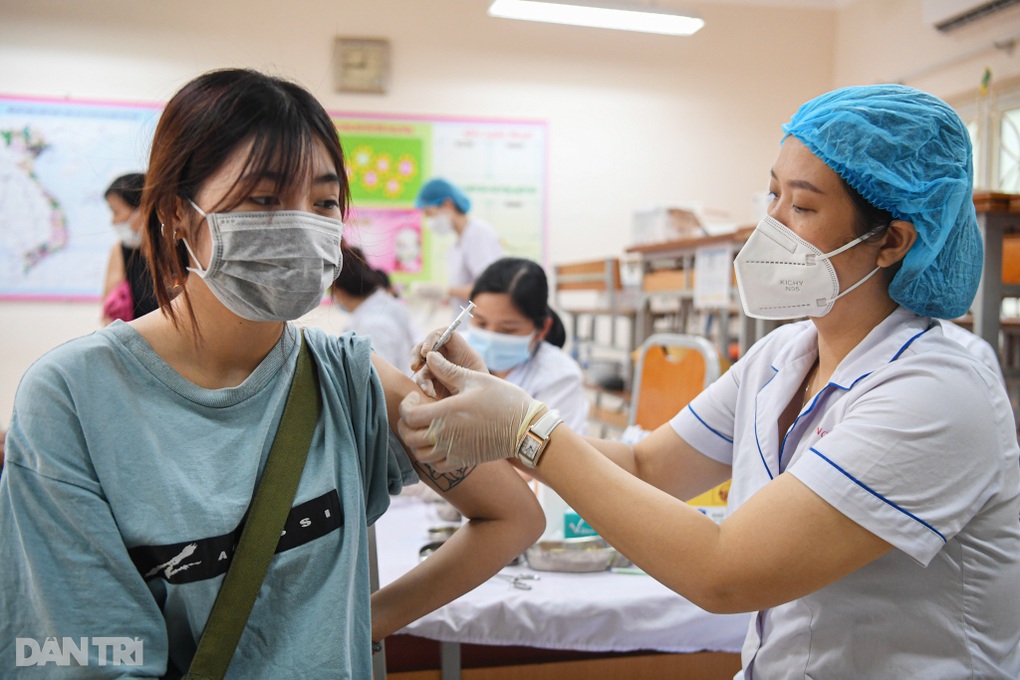 Thủ tướng: Dịch bệnh vẫn còn phức tạp, không lơ là việc tiêm vaccine - 1 Thủ tướng: Dịch bệnh vẫn còn phức tạp, không lơ là việc tiêm vaccine - 1