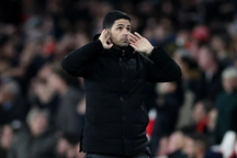 Phản ứng đau xót của HLV Arteta sau khi Arsenal bị loại