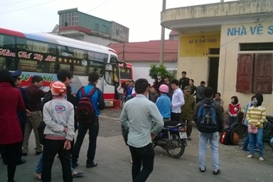 Xe "chất lượng cao" nhồi nhét, muốn... đi vệ sinh cũng không được