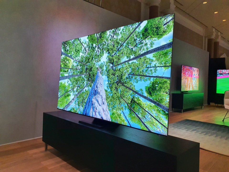 Cận cảnh TV 8K không viền màn hình của Samsung tại CES 2020 - 2 Cận cảnh TV 8K không viền màn hình của Samsung tại CES 2020 - 2