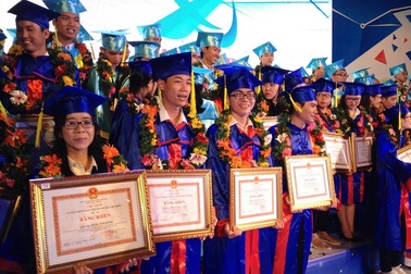 TPHCM: Hai thủ khoa "kép" được vinh danh