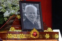 Bí thư Đinh La Thăng viếng PGS - nhạc sĩ Ca Lê Thuần